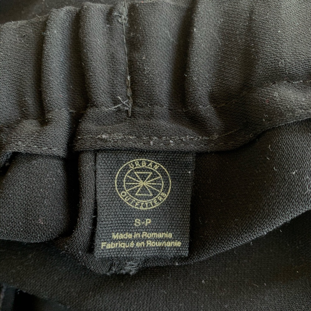 Urban Outfitters Black Pleated Crepe Trousers - Picture 4 of 4